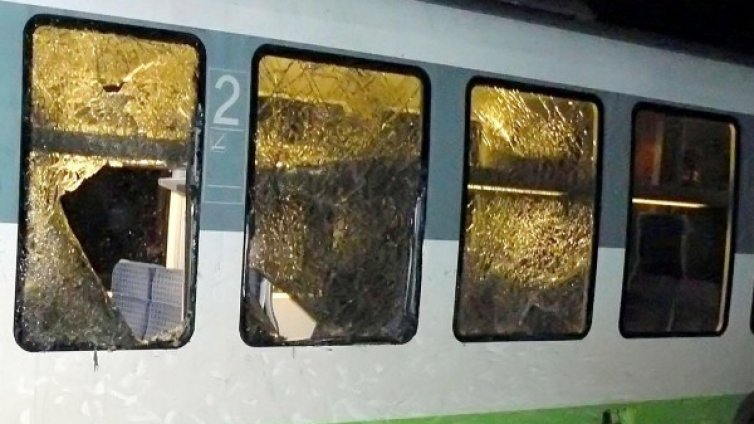 Вандали замеряха с камъни влак на "Подуяне"