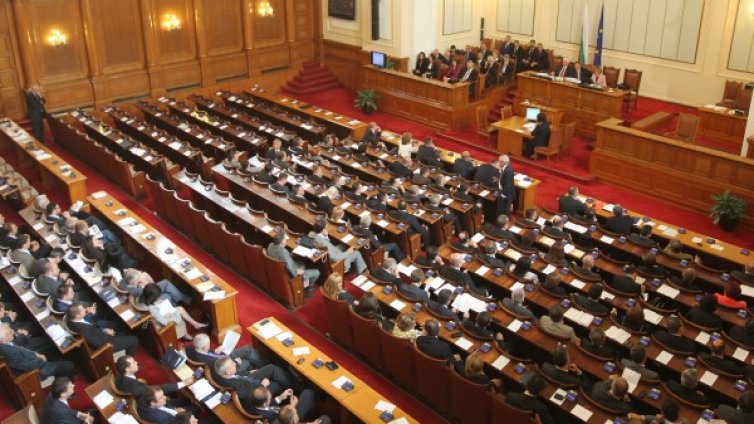 Левицата ще е в максимален състав за заседанието утре