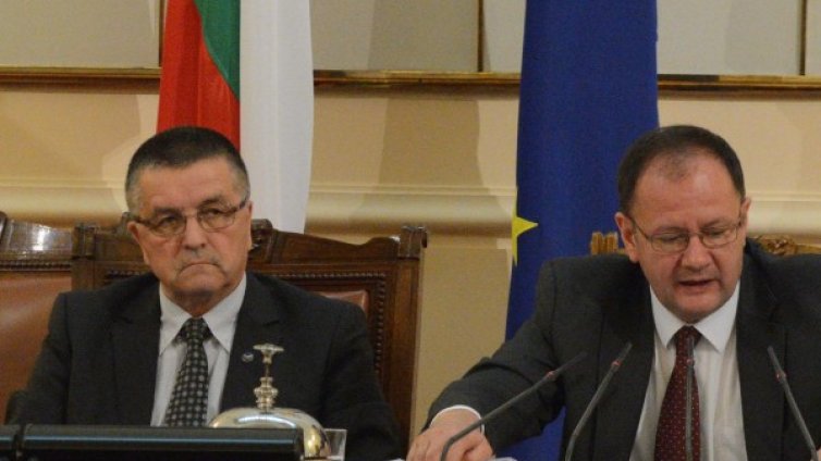 Депутатите приеха бюджетите на НЗОК и на ДОО за 2014 г.