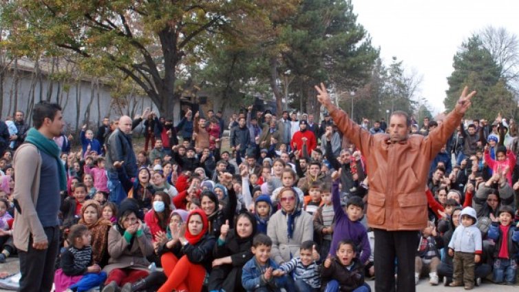 Бежанците в Харманли на протест, искат свобода