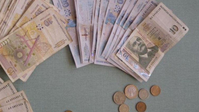 Поредна баба от Кърджали даде 5000 лв. на "ало" измамници