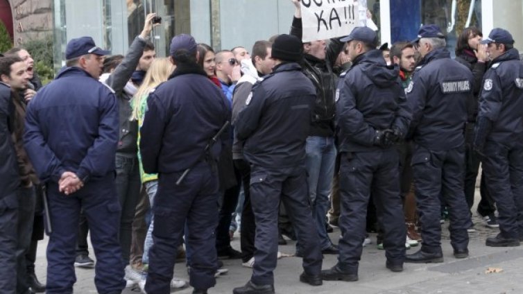 Общинари скочиха срещу "полицейския режим" в София