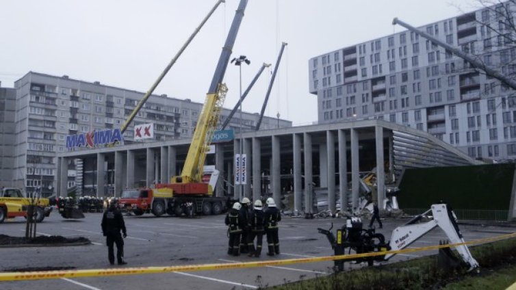 51 са загиналите под рухналия супермаркет в Рига
