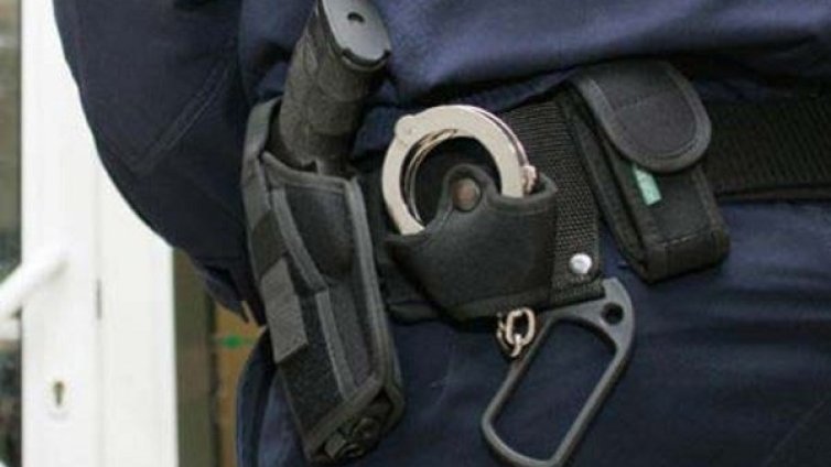 Полицай е ранил със стоп патрон буйстващ мъж