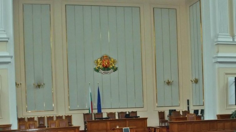 Депутатити приеха на второ четене бюджета на ДОО