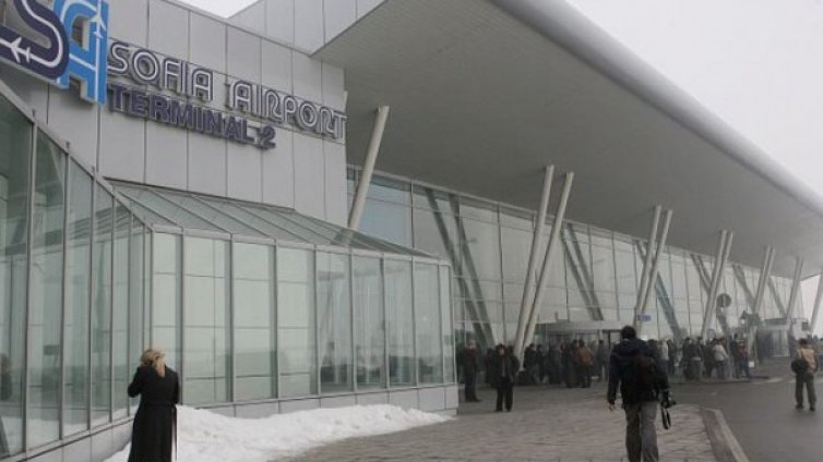 С два часа закъснение излитат самолетите от София