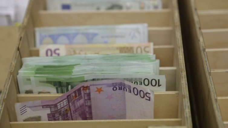 Германия и Франция подкрепиха Камерън за ограниченията за мигранти 