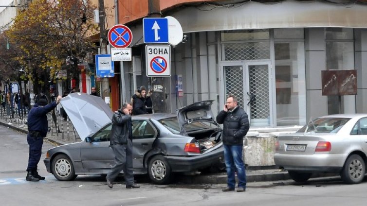 Жена ранена в тежко ПТП в центъра на София