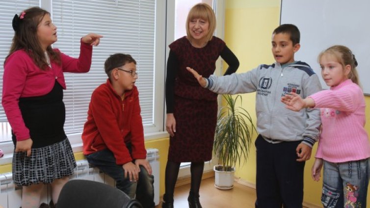 Клисарова ще настоява БАН да получи на 100% парите си