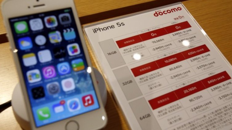 iPhone завладява бавно Япония