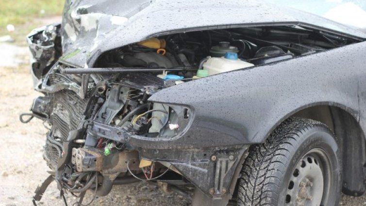 Тежка катастрофа с двама пострадали в София