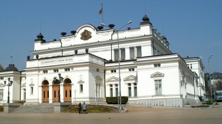 При избори днес: БСП с  96 депутати, ГЕРБ - със 74 