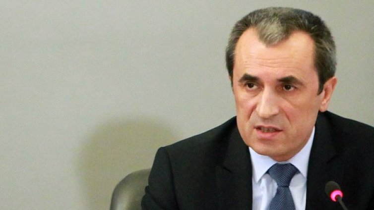 Орешарски отсече: Няма чистка в администрацията!