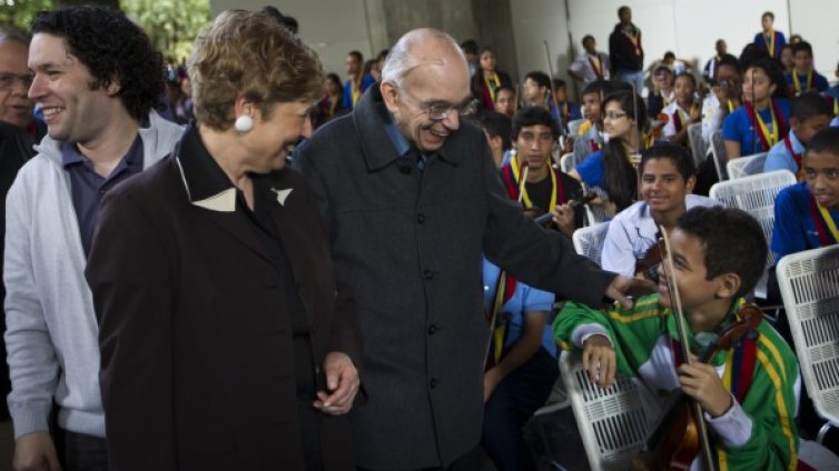 Музикантът, който спаси милиони деца