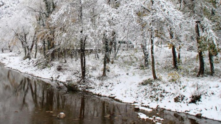 Студена и ветровита събота, максимални температури 1&deg;-6&deg;