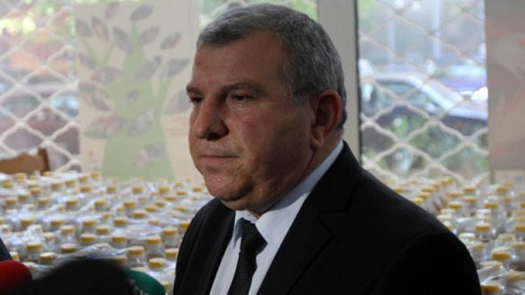 Готвят ограничения за ползване на земята от чужденци