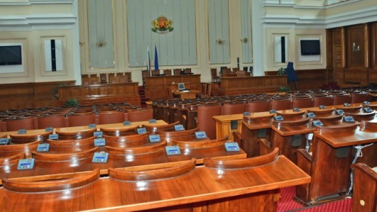Депутатите свършиха работа час и половина по-рано
