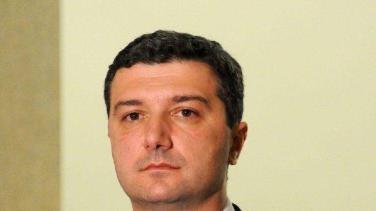 Стойнев защити данък "слънце", парите отиват за енергийно бедни