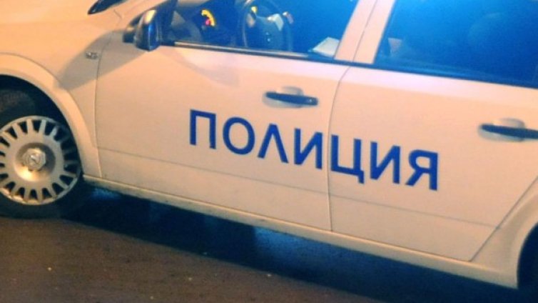  Нарязаха млада жена със стъкло в бар 