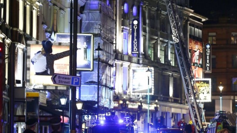 Падна таванът на лондонски театър по време на постановка 