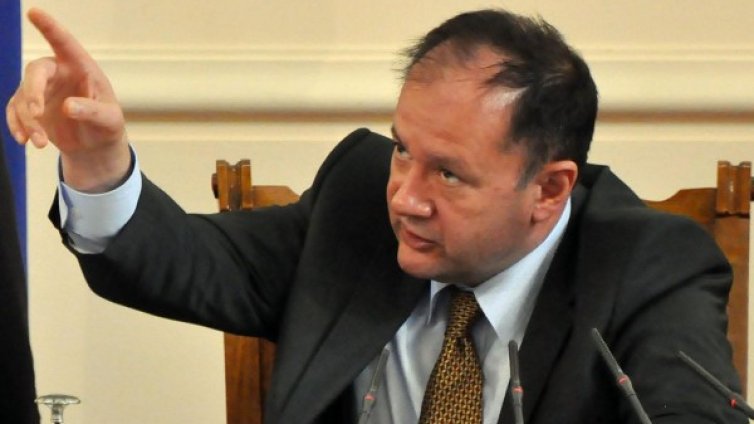 Тежка сесия, въздъхна Миков и се отчете в цифри и сметки