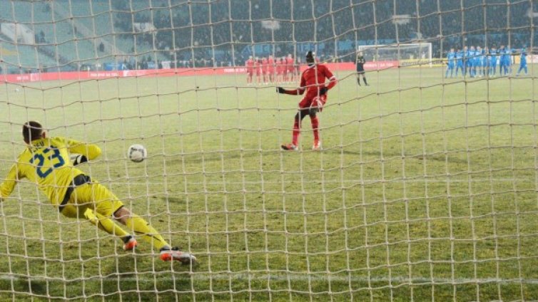 Отпред играем за 0:0, отзад - каквото стане!