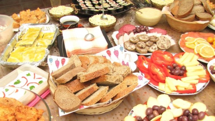 Как да се предпазим от лакомия по празниците 