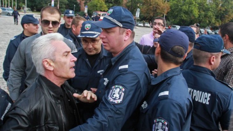 Който по долен начин се занимава с мен, е лош човешки материал!