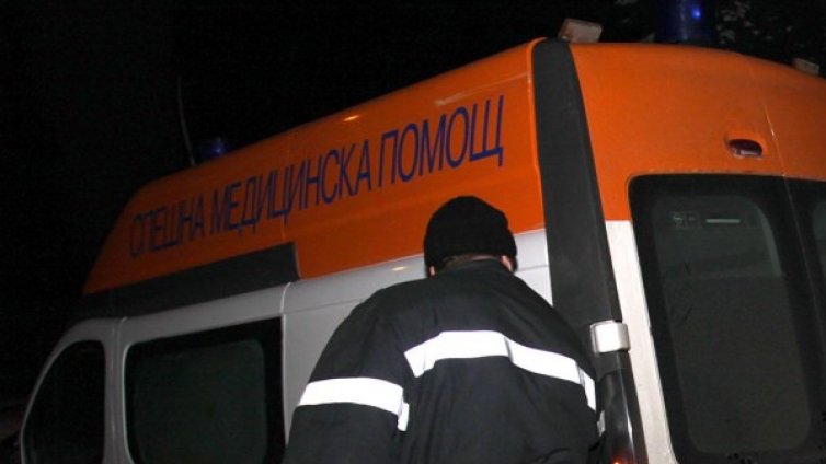 Трима с разбити глави след скандал в бар в Лом