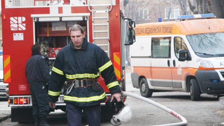 Мъж загина при пожар в дома си