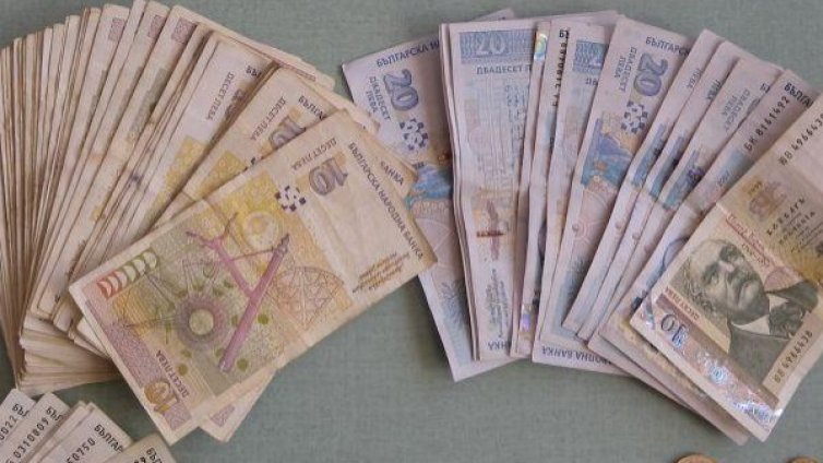 Баба даде 5500 лв. на "ало-измамник"
