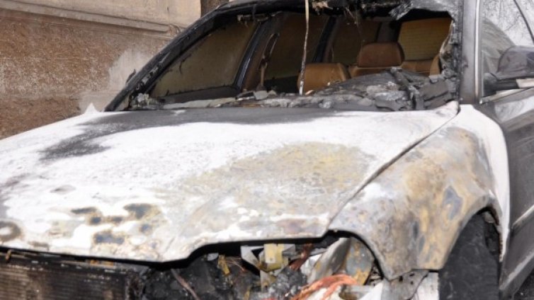 Лек автомобил горя във Варна