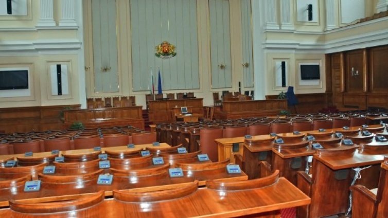 Едва 8% оценяват положително работата на НС
