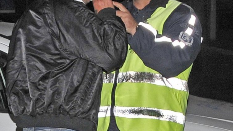 Хванаха препил шофьор, кътал си и дрога в колата
