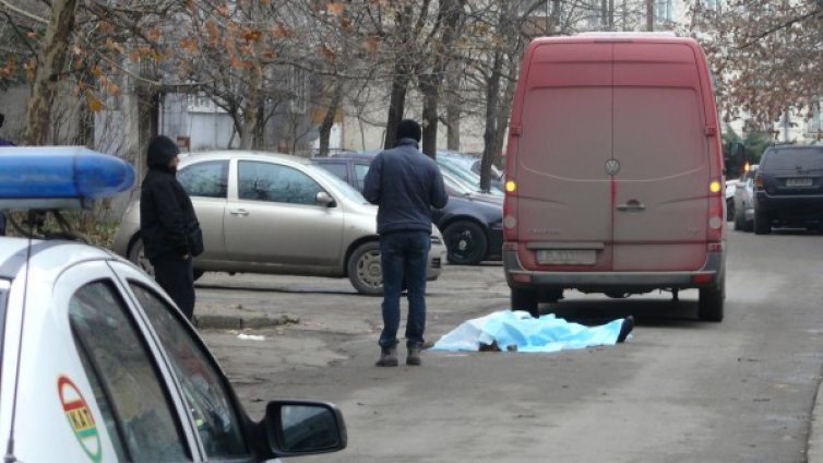 Микробус уби на място възрастна жена в Русе