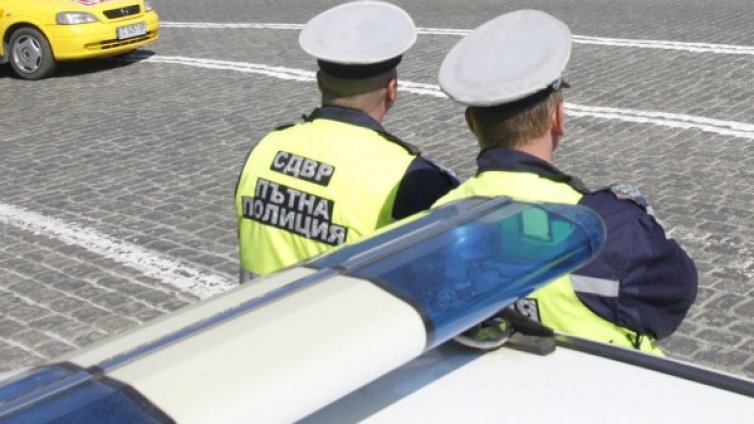 Задържаха тийнейджъри, обрали таксиджия в София