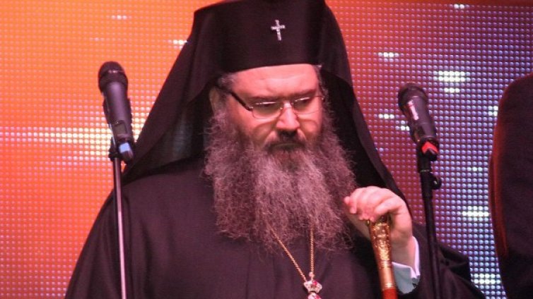 Дядо Йоан хвърля кръста от боен катер
