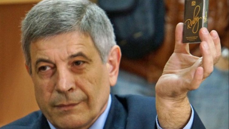 14 млн. къса цигари откриха в контейнер