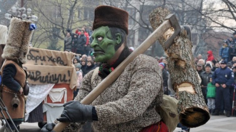 Над 1500 кукери дефилират в Благоевград