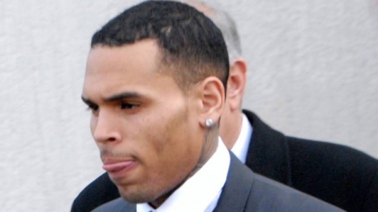 Крис Браун не се чувства виновен за побоя над фотограф