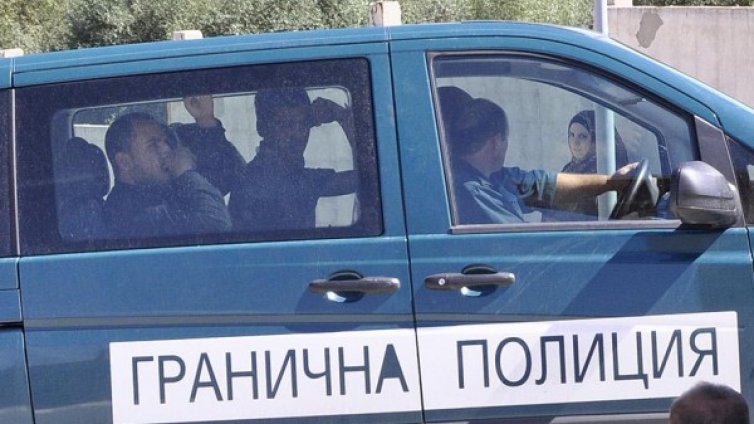 Хванаха трима имигранти на границата ни с Турция