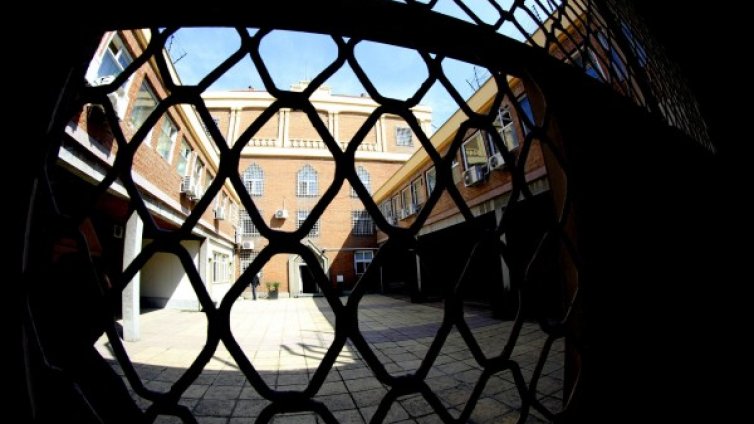 3 г. решетки за сводник с харем от 11 момичета