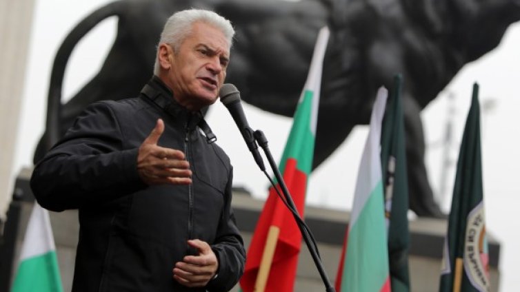 Всички депутати от "Атака" дават имунитети? Няма такова нещо!