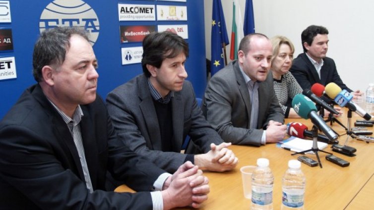 На Реформаторите им се привидя оставката на кабинета на масата 