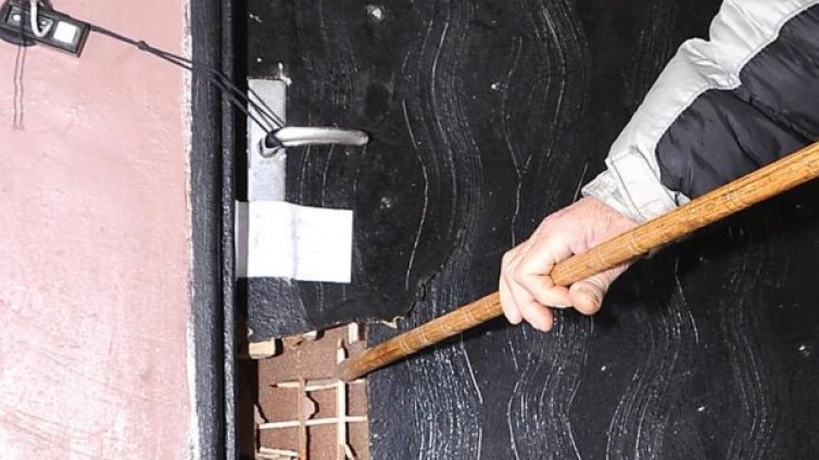 Пиян громи къща, объркал етажа на бивша любима