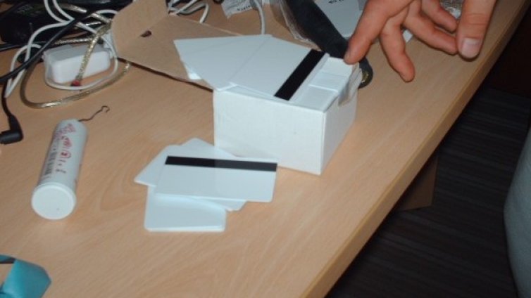 Спипаха фалшификатори на банкови карти в Карлово 