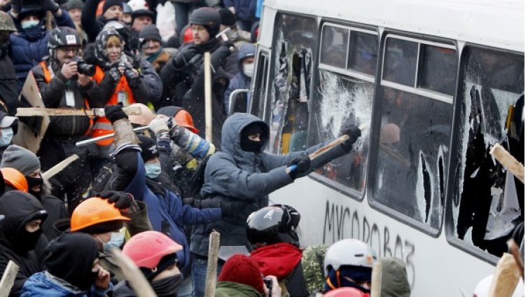 Протестиращи в Киев влязоха в сблъсъци с милицията