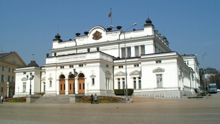 Лична ли е визитата на Ангелов в Сирия и подкрепя ли Асад