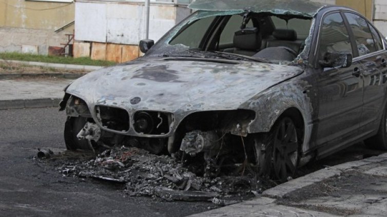 Опожариха БМВ в Благоевград