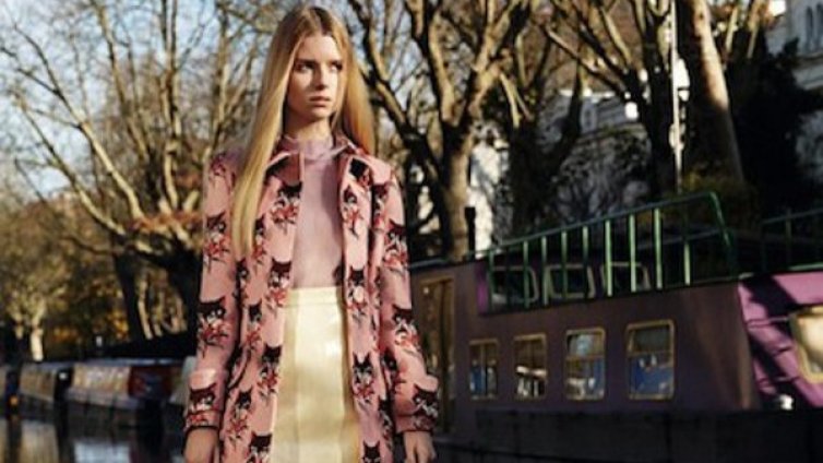 Лоти Мос с фотосесия из улиците на Лондон